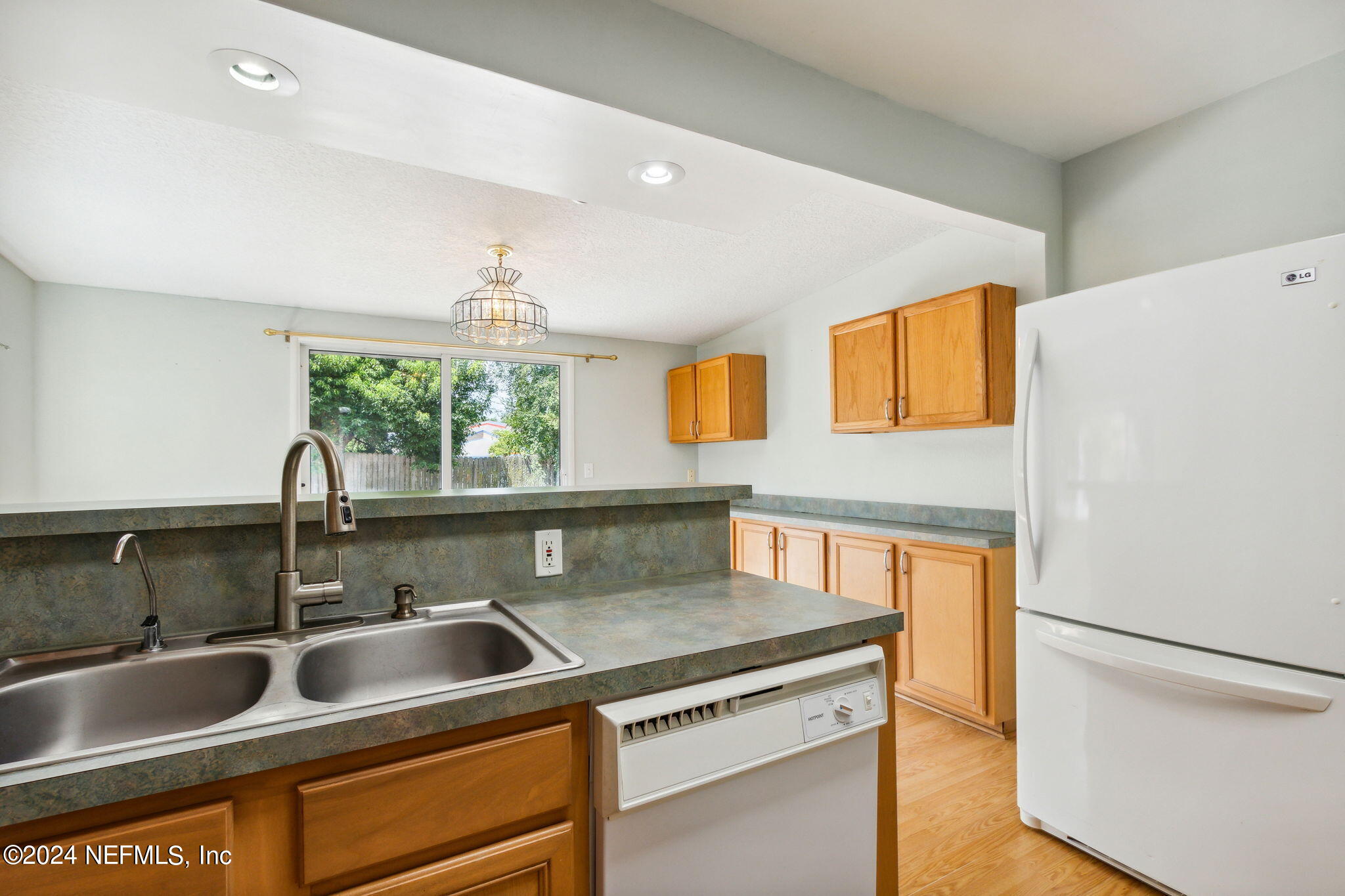 2425 Ridgewood Road Jacksonville, FL 32207 - Photo 16 of 40 Kitchen