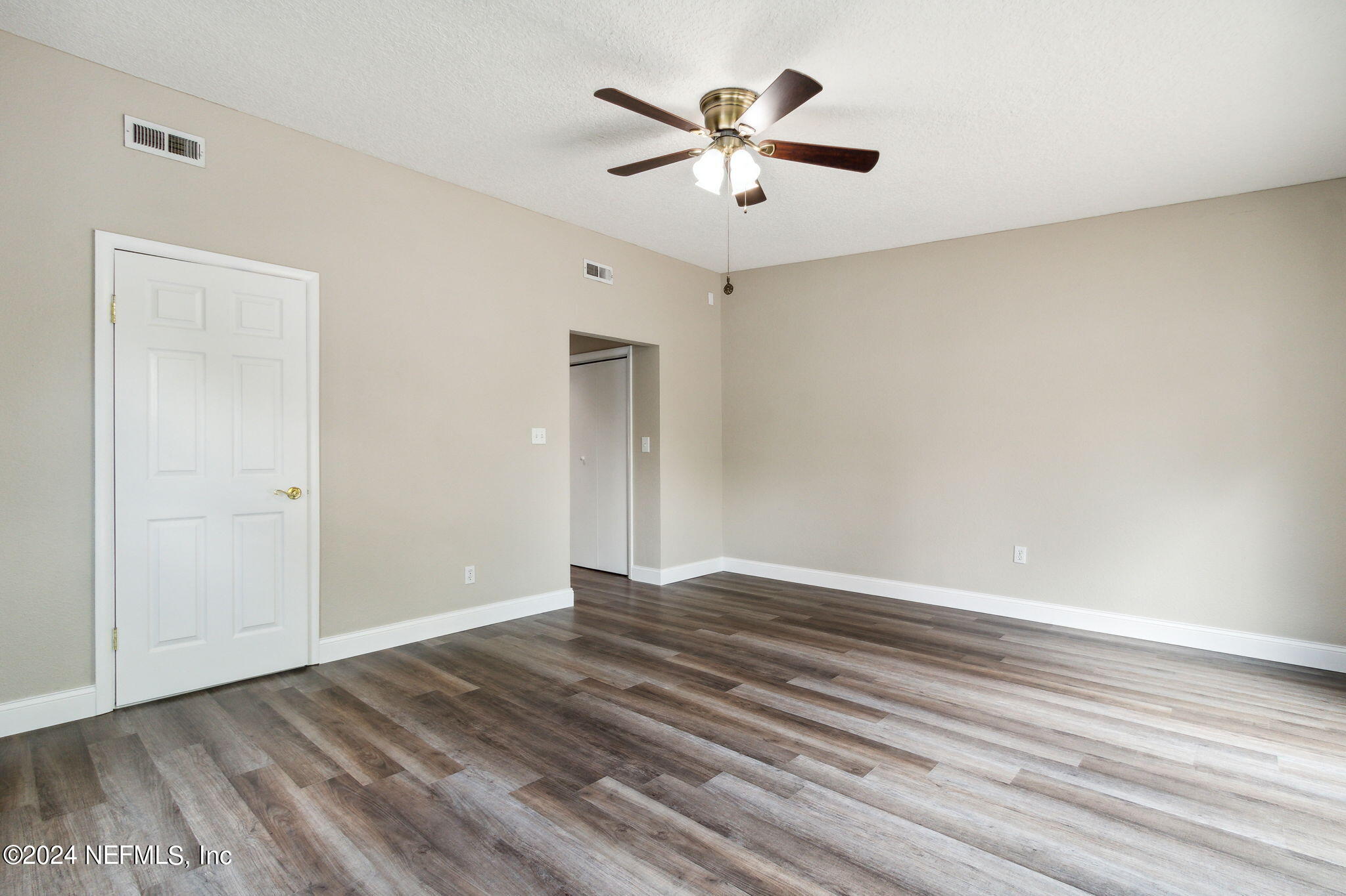 2425 Ridgewood Road Jacksonville, FL 32207 - Photo 24 of 40 Primary Bedroom