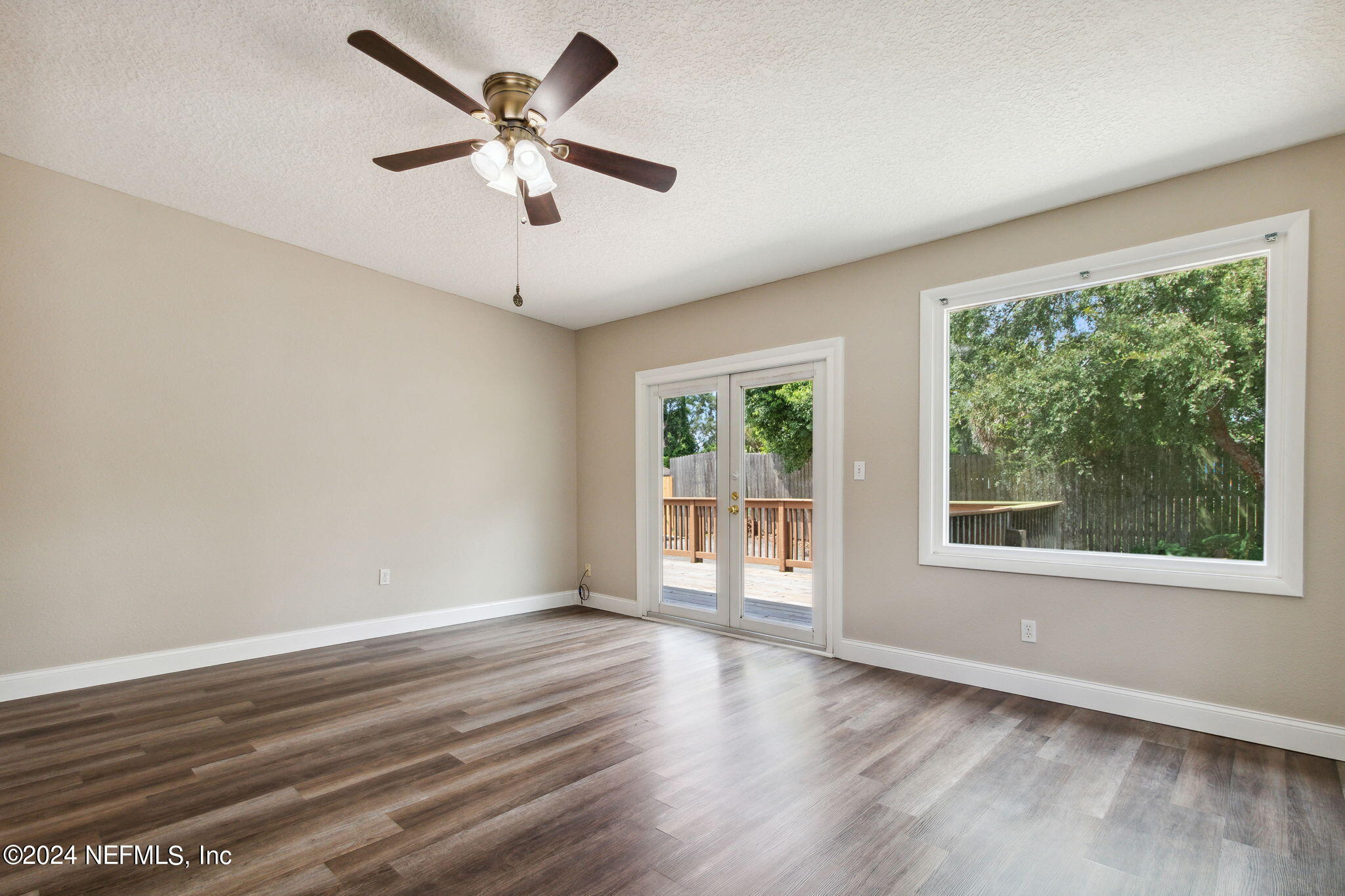 2425 Ridgewood Road Jacksonville, FL 32207 - Photo 25 of 40 Primary Bedroom