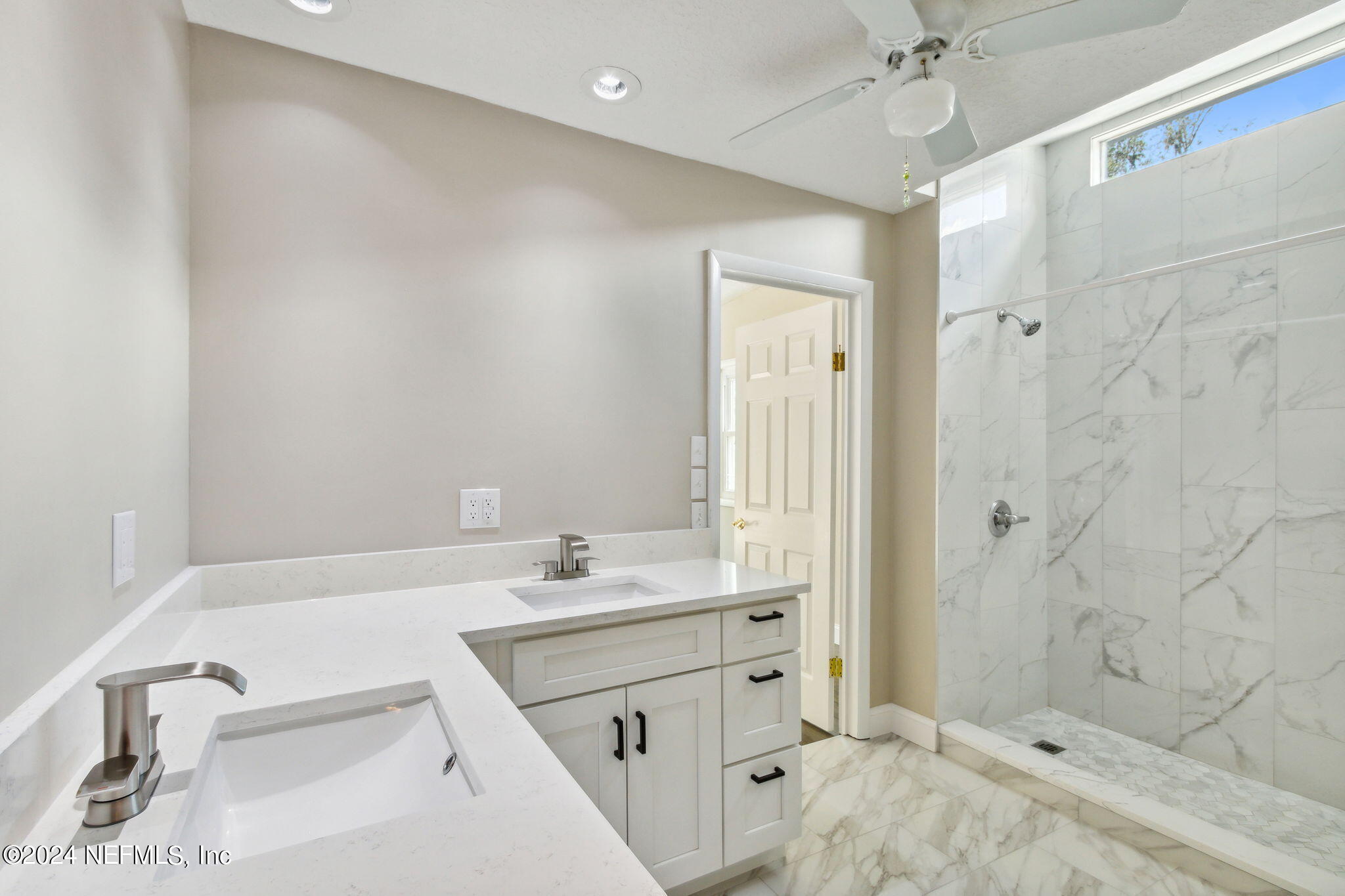 2425 Ridgewood Road Jacksonville, FL 32207 - Photo 26 of 40 Primary Bathroom