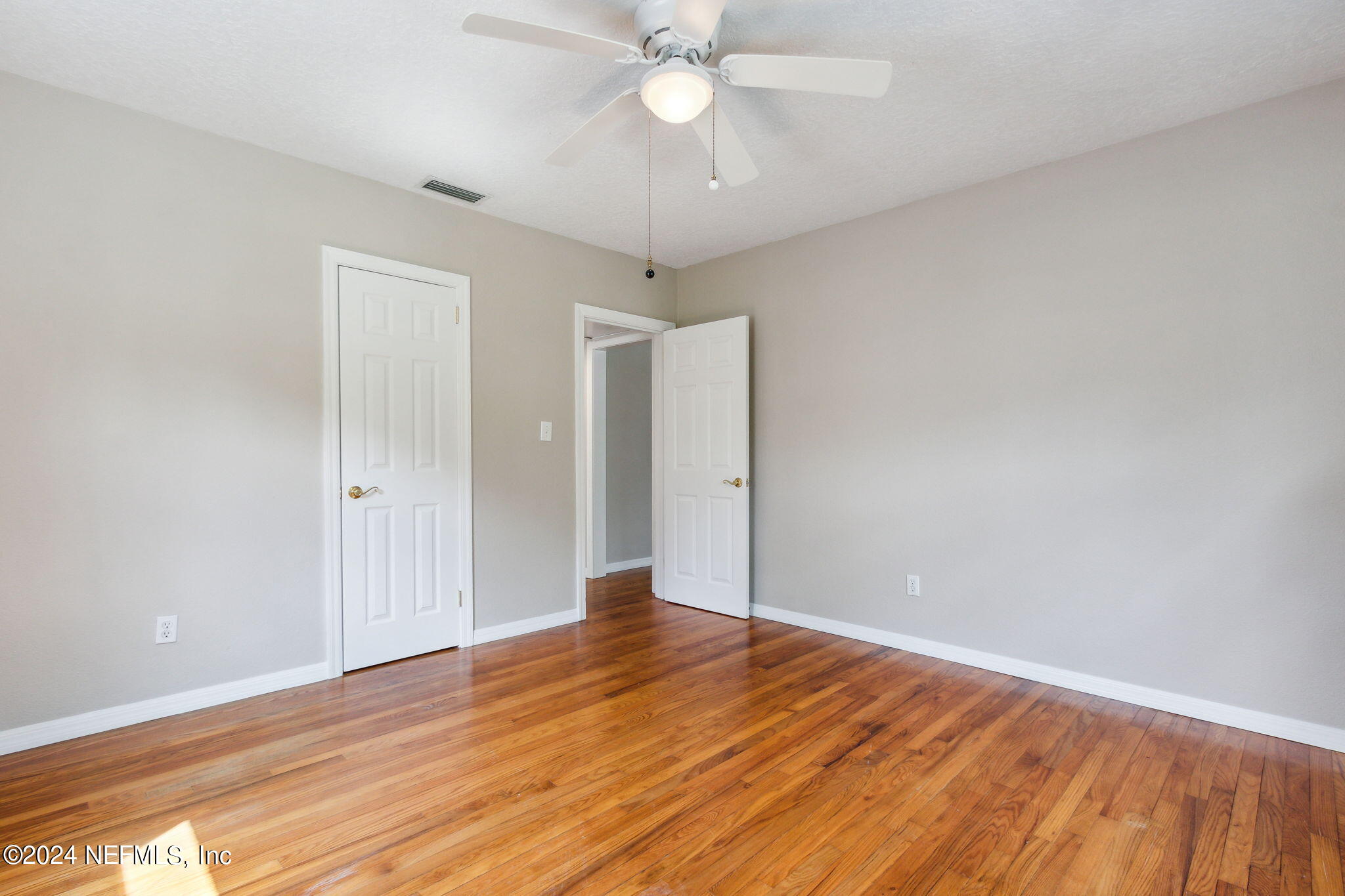2425 Ridgewood Road Jacksonville, FL 32207 - Photo 29 of 40 Guest Bedroom 1