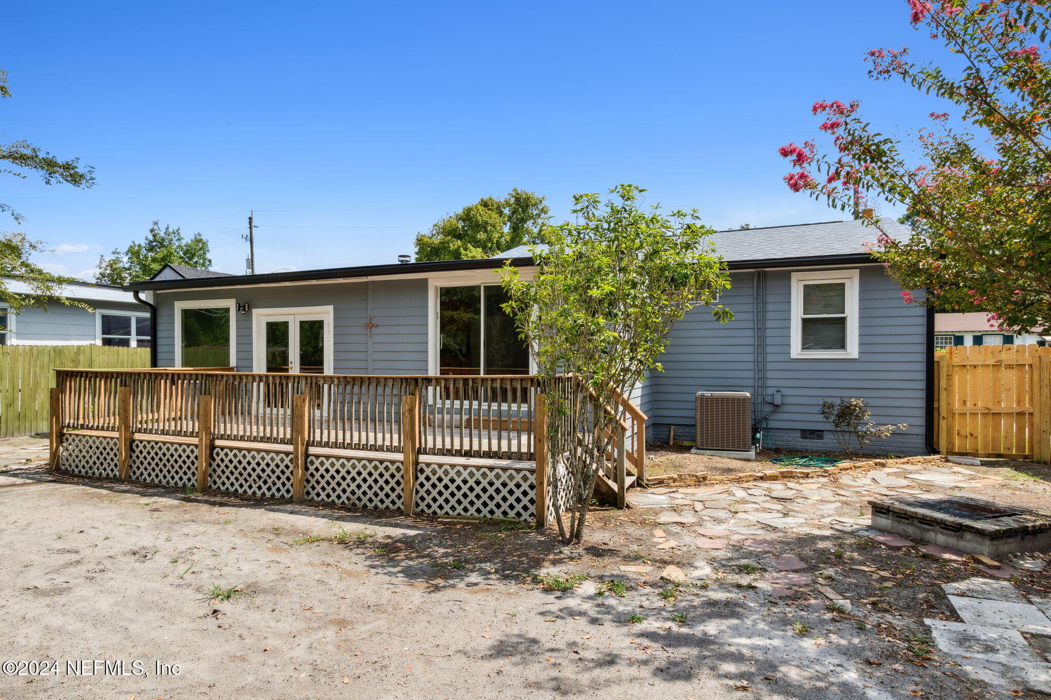2425 Ridgewood Road Jacksonville, FL 32207 - Photo 39 of 40 Backyard