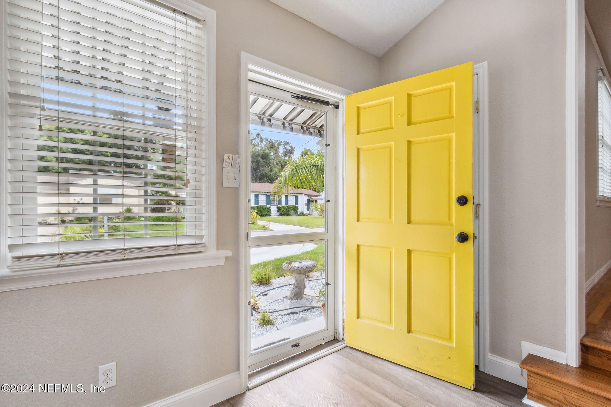 2425 Ridgewood Road Jacksonville, FL 32207 - Photo 5 of 40 Entryway