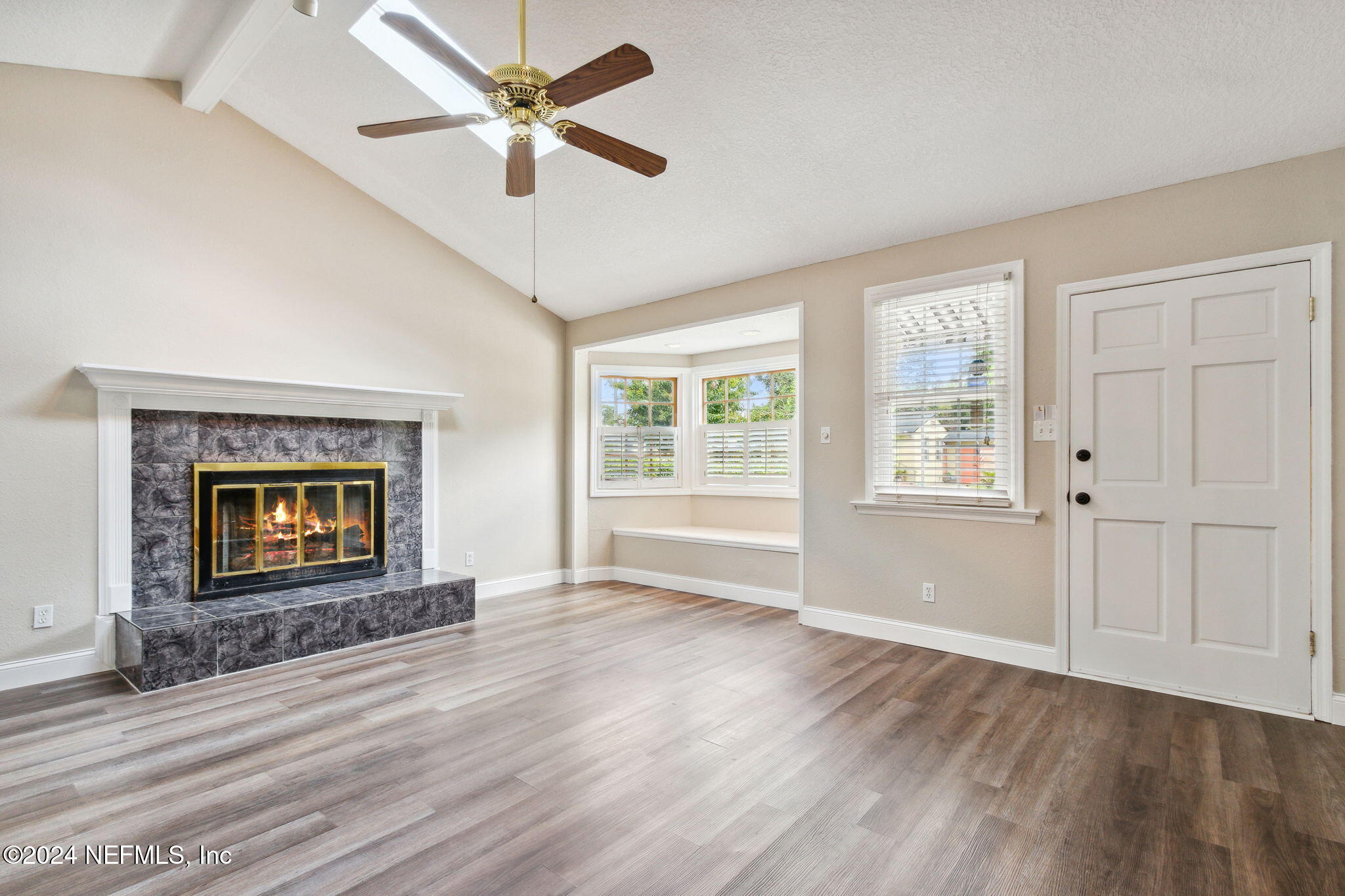 2425 Ridgewood Road Jacksonville, FL 32207 - Photo 7 of 40 Living Room