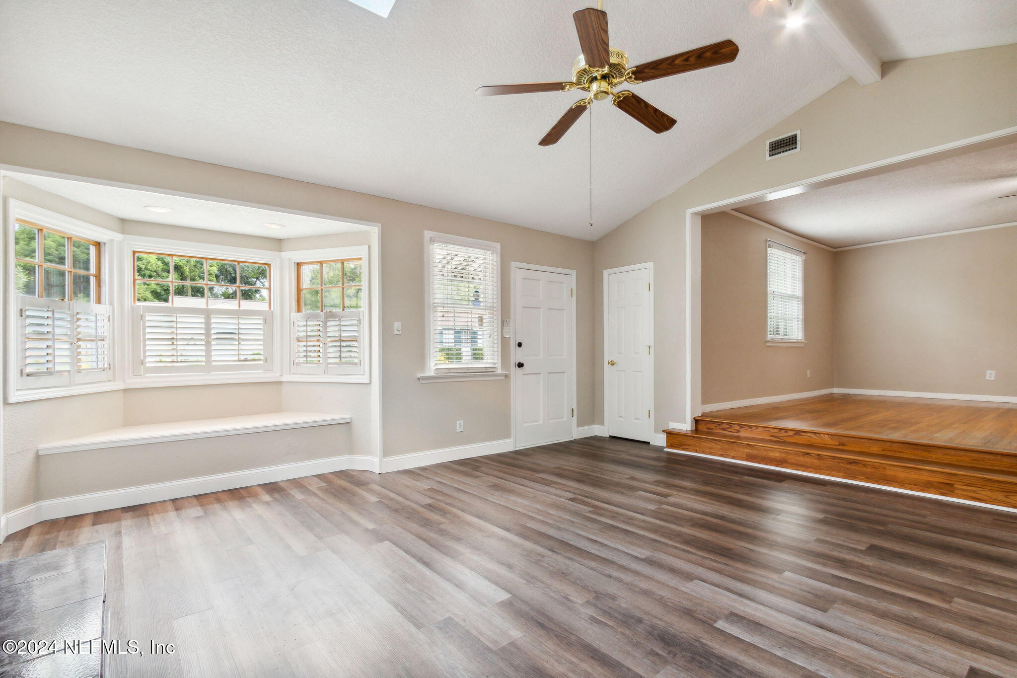 2425 Ridgewood Road Jacksonville, FL 32207 - Photo 8 of 40 Living Room
