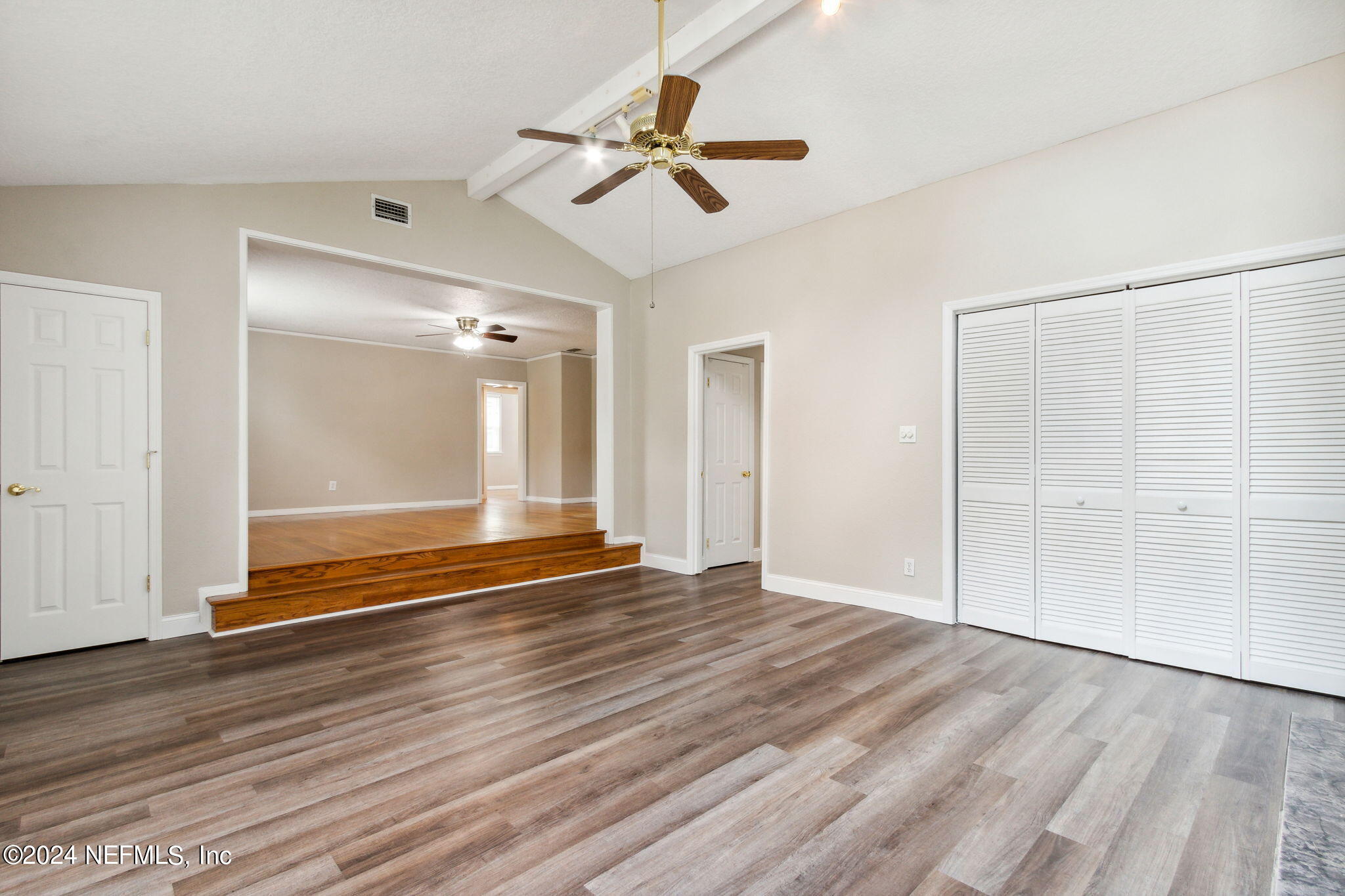 2425 Ridgewood Road Jacksonville, FL 32207 - Photo 9 of 40 Living Room