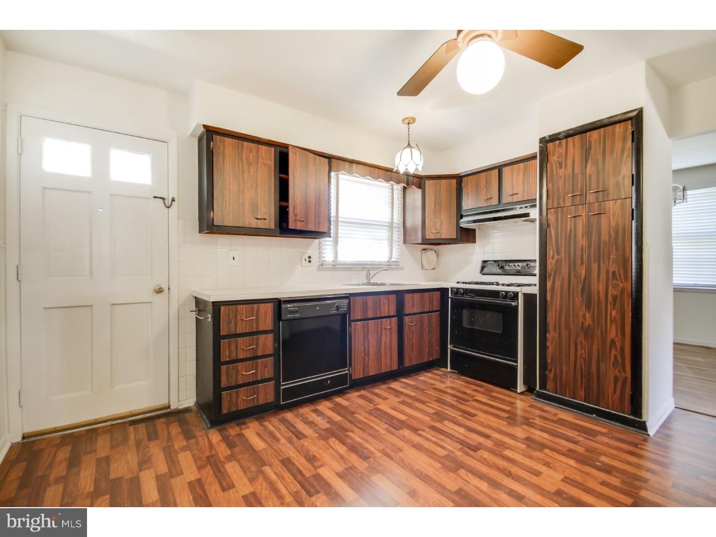2303 Beverly Road Cinnaminson, NJ 08077 - Photo 3 of 24