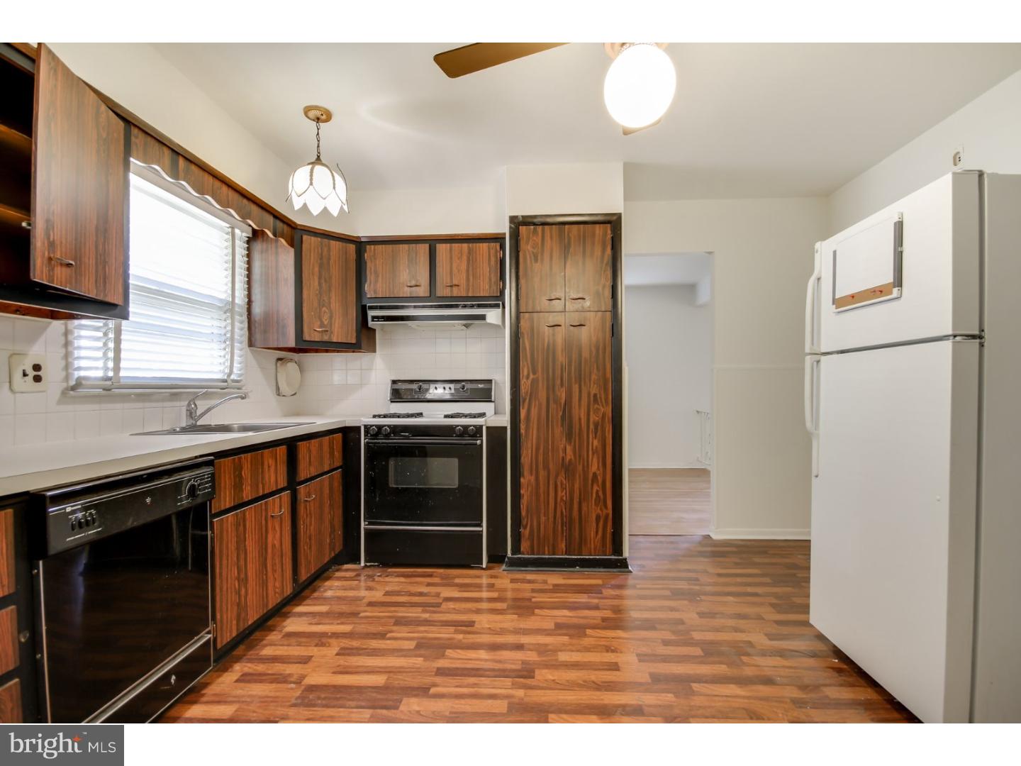 2303 Beverly Road Cinnaminson, NJ 08077 - Photo 4 of 24