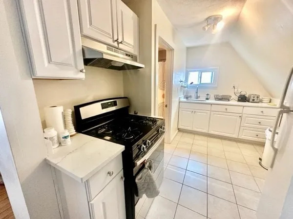 $2,600 | 70 Roseland Street, Unit 3, Somerville, MA 02143