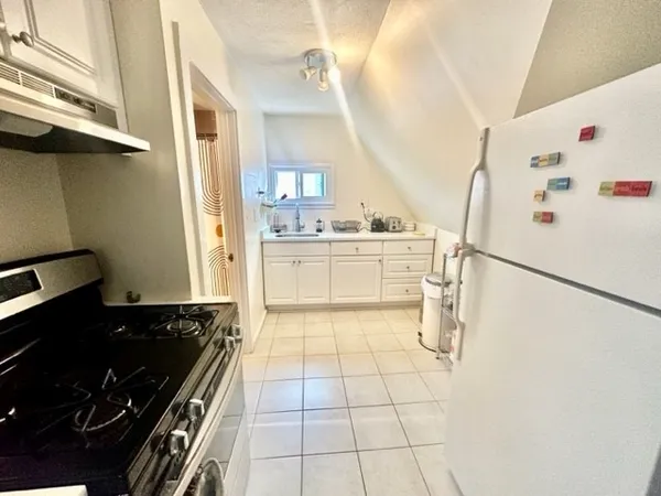 $2,600 | 70 Roseland Street, Unit 3, Somerville, MA 02143