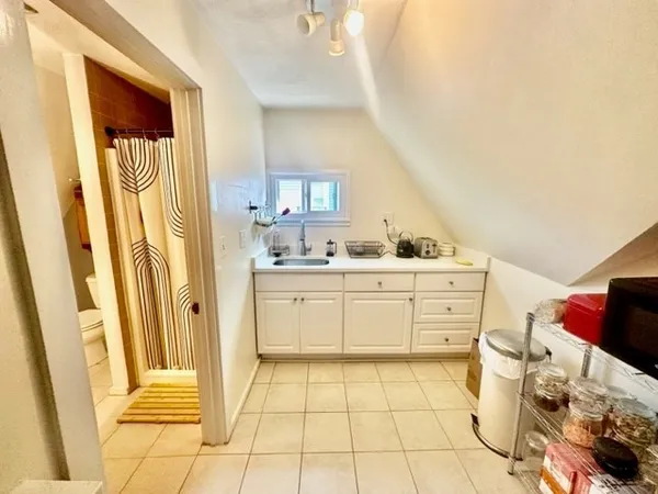 $2,600 | 70 Roseland Street, Unit 3, Somerville, MA 02143