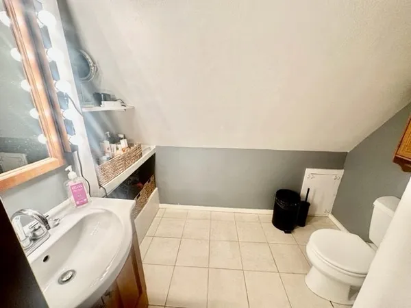 $2,600 | 70 Roseland Street, Unit 3, Somerville, MA 02143