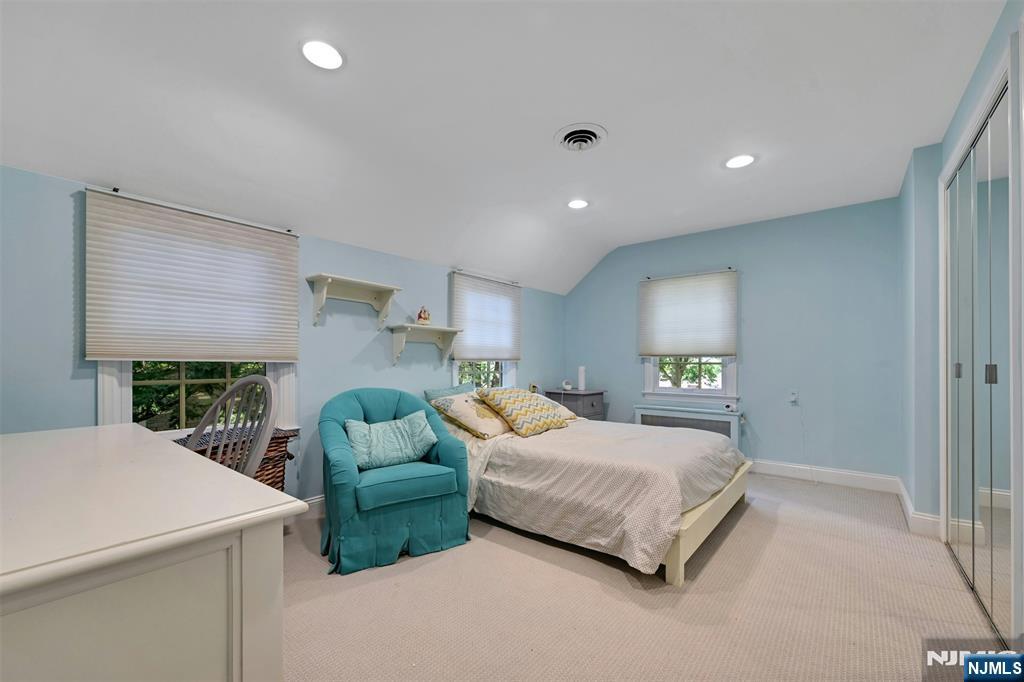 626 Sunderland Road Teaneck, NJ 07666 - Photo 26 of 40 Gallery Image 26