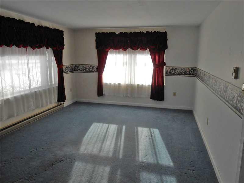 47 South Chester Road Lincoln, ME 04457 - Photo 5 of 29 Living Room.