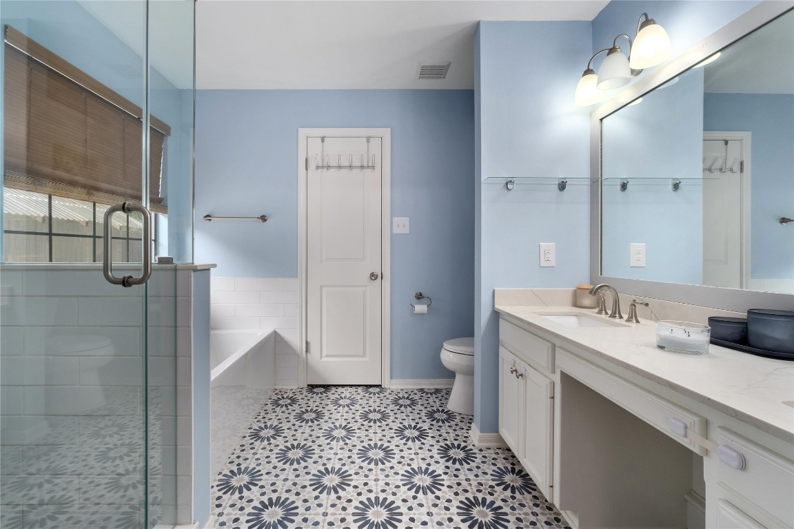 2317 Sycamore Trail Round Rock, TX 78664 - Photo 17 of 31 a bathroom with a sink a toilet and shower