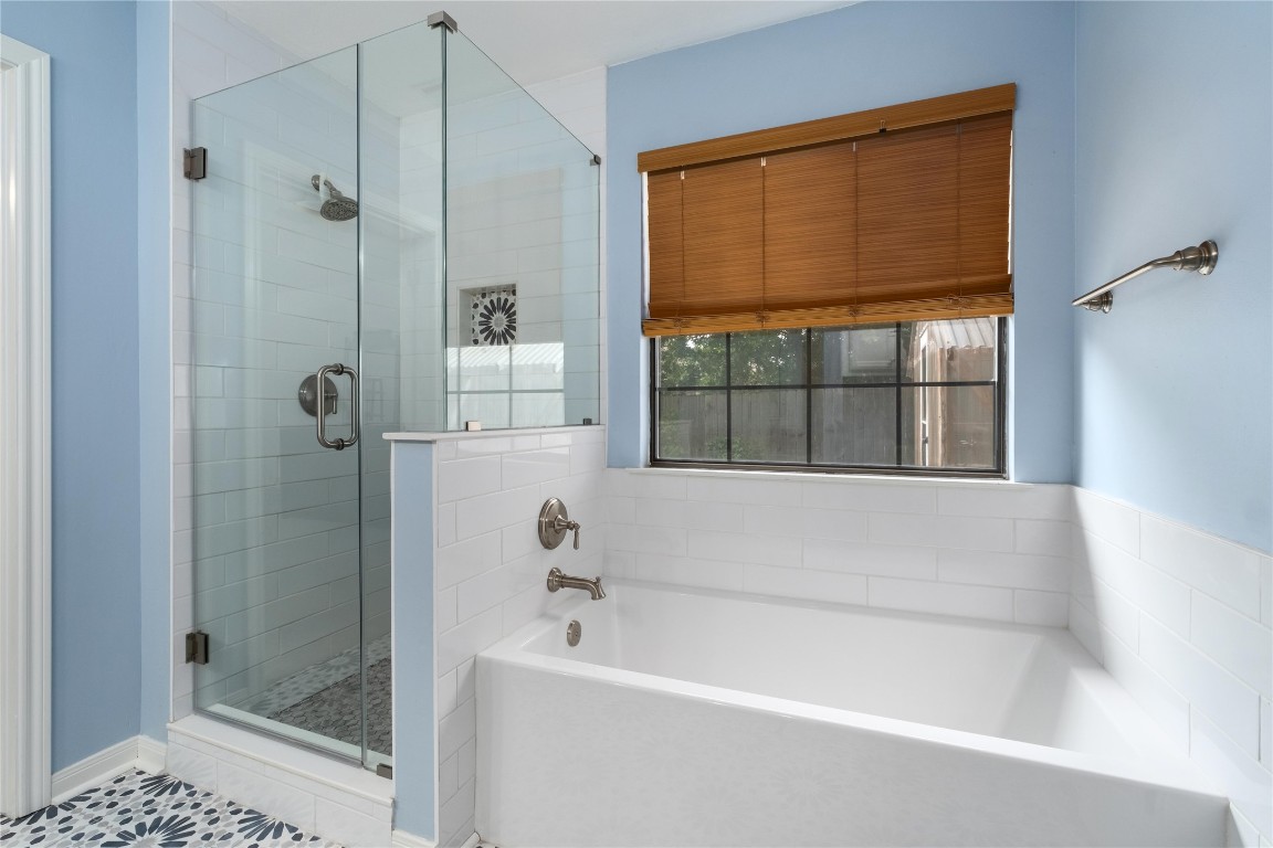 2317 Sycamore Trail Round Rock, TX 78664 - Photo 19 of 31 a bathroom with a bathtub and shower