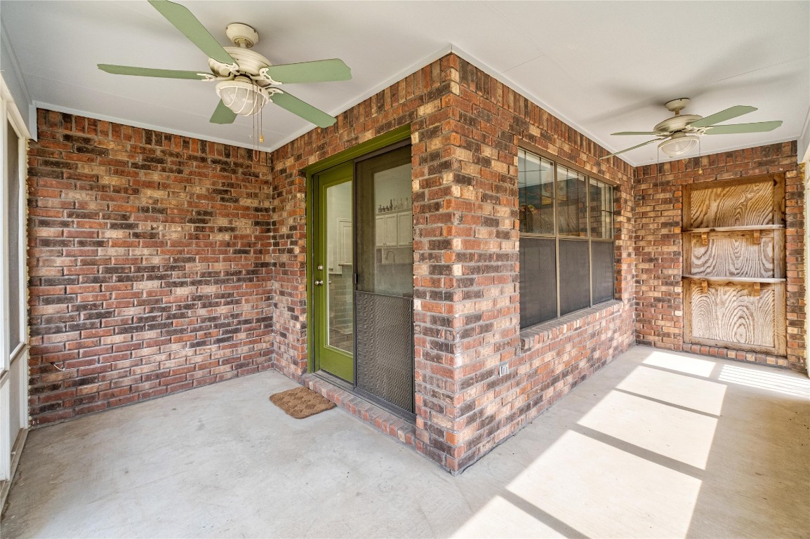 2317 Sycamore Trail Round Rock, TX 78664 - Photo 28 of 31 a view of an empty room and a windows