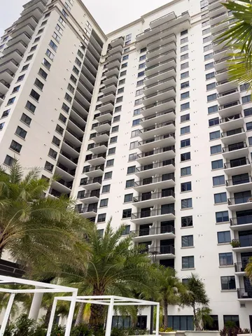 $4,999 | 999 Southwest 1st Avenue, Unit 3204, Miami, FL 33130