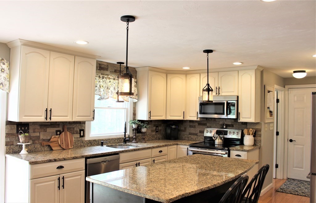 15 Townline Road Franklin, MA 02038 - Photo 6 of 36 Gallery Image 6