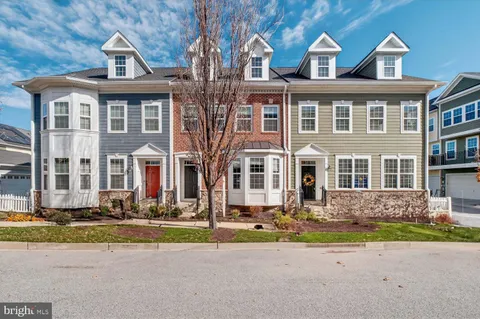 $675,000 | 5812 Lois Lane, Ellicott City, MD 21043