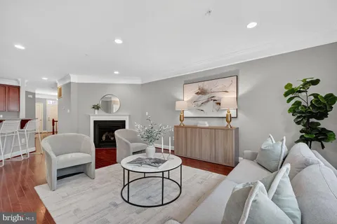 $675,000 | 5812 Lois Lane, Ellicott City, MD 21043