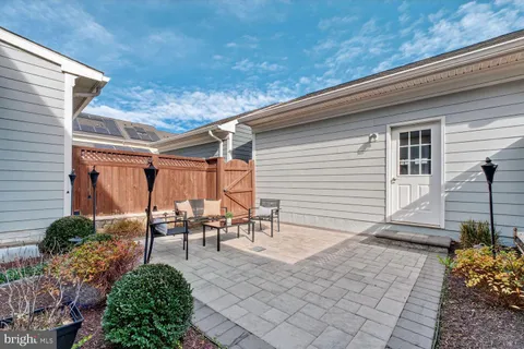 $675,000 | 5812 Lois Lane, Ellicott City, MD 21043