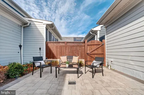 $675,000 | 5812 Lois Lane, Ellicott City, MD 21043