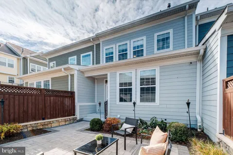 $675,000 | 5812 Lois Lane, Ellicott City, MD 21043