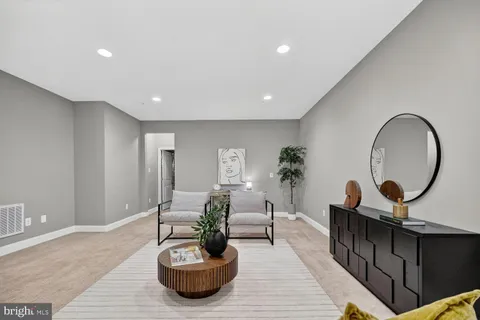 $675,000 | 5812 Lois Lane, Ellicott City, MD 21043