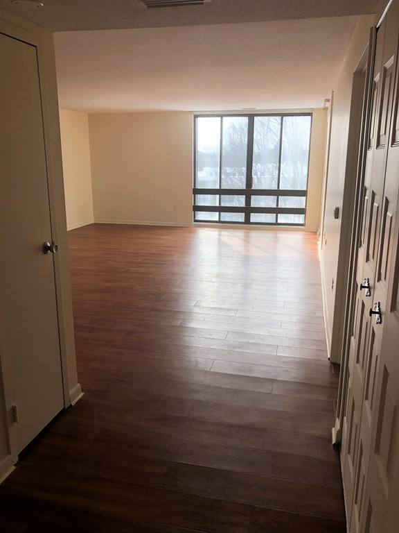 406 Paradise Road, Unit 4PHC Swampscott, MA 01907 - Photo 2 of 25 Gallery Image 2