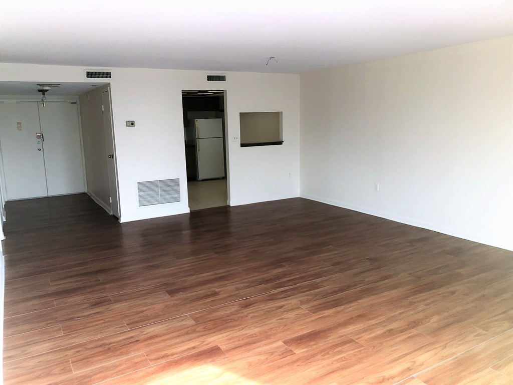 406 Paradise Road, Unit 4PHC Swampscott, MA 01907 - Photo 3 of 25 Gallery Image 3