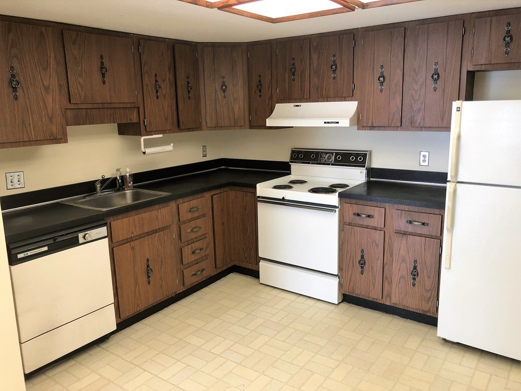 406 Paradise Road, Unit 4PHC Swampscott, MA 01907 - Photo 5 of 25 Gallery Image 5