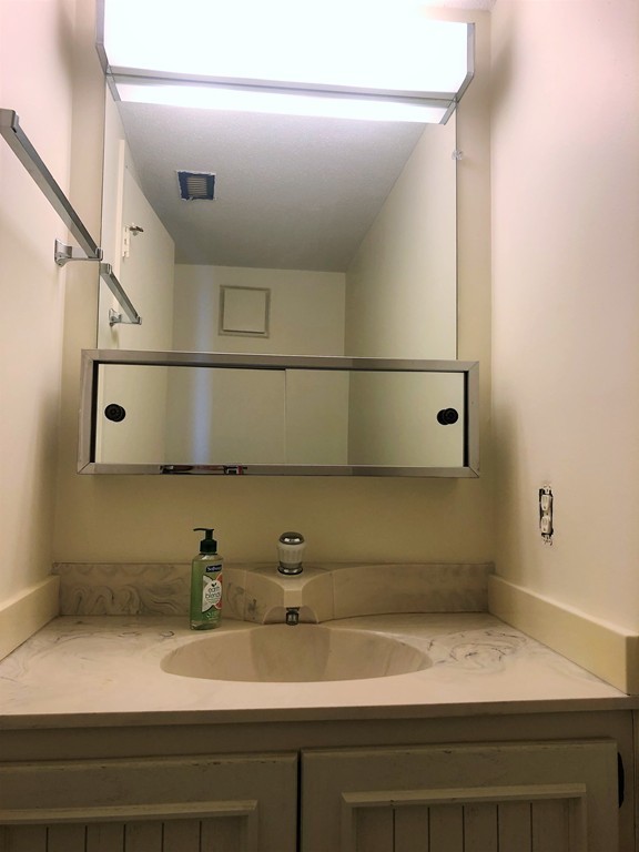 406 Paradise Road, Unit 4PHC Swampscott, MA 01907 - Photo 8 of 25 Gallery Image 8