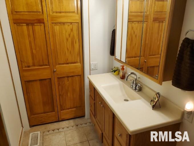 18808 East Fairfield Road Mount Vernon, IL 62864 - Photo 33 of 37 Gallery Image 33