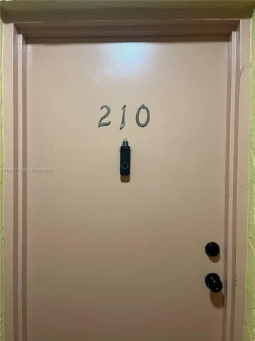 $180,000 | 606 West 81st Street, Unit 210, Hialeah, FL 33014