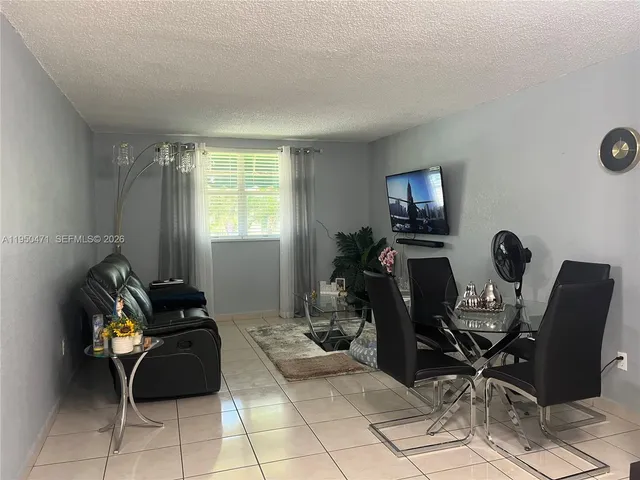 $180,000 | 606 West 81st Street, Unit 210, Hialeah, FL 33014