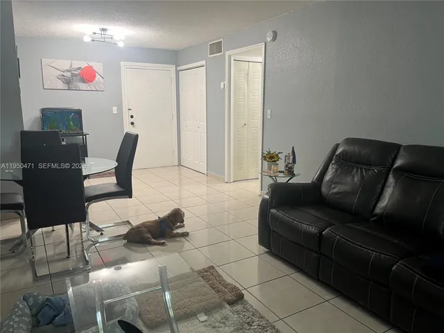$180,000 | 606 West 81st Street, Unit 210, Hialeah, FL 33014
