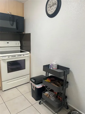 $180,000 | 606 West 81st Street, Unit 210, Hialeah, FL 33014