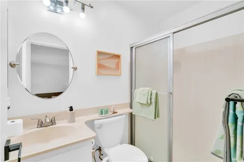 $4,395 | 5700 Etiwanda Avenue, Unit 252, Los Angeles, CA 91356