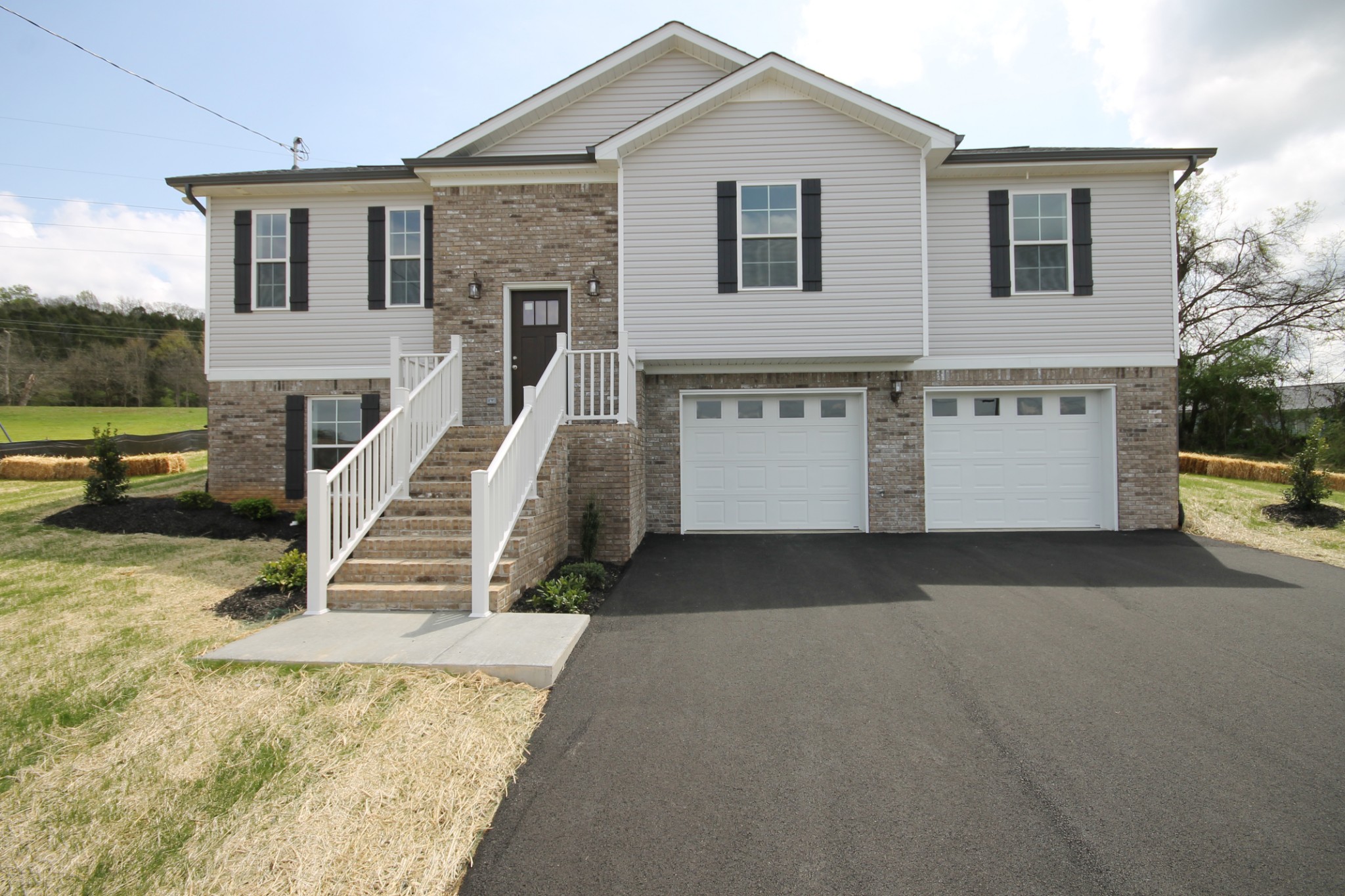 1611 Rugby Court Columbia, TN 38401 - Photo 2 of 28 Gallery Image 2