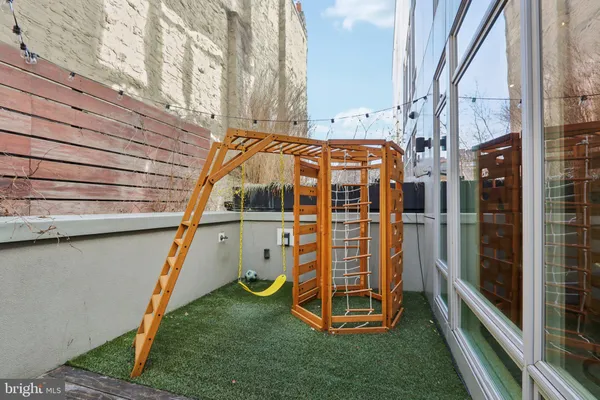 $3,390,000 | 207 South 22nd Street, Philadelphia, PA 19103