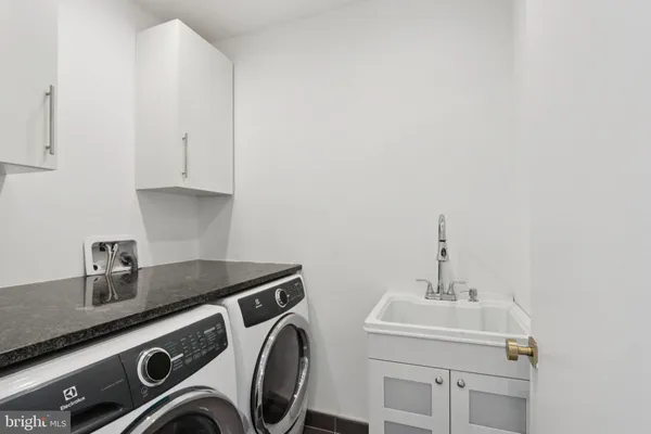 $3,390,000 | 207 South 22nd Street, Philadelphia, PA 19103