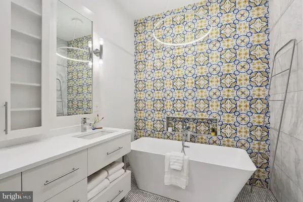 $3,390,000 | 207 South 22nd Street, Philadelphia, PA 19103