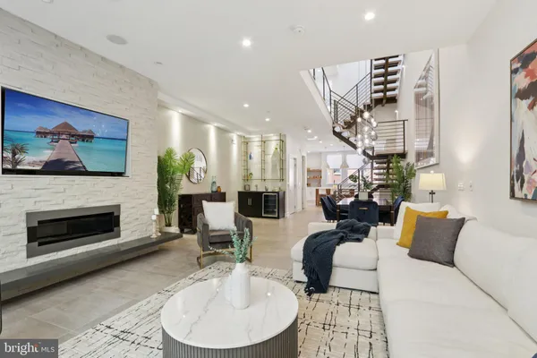 $3,390,000 | 207 South 22nd Street, Philadelphia, PA 19103