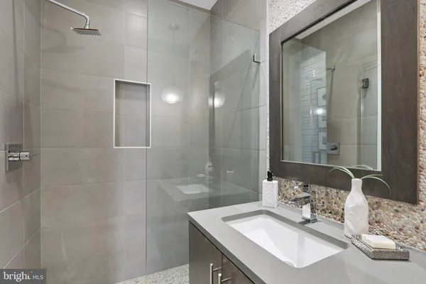 $3,390,000 | 207 South 22nd Street, Philadelphia, PA 19103