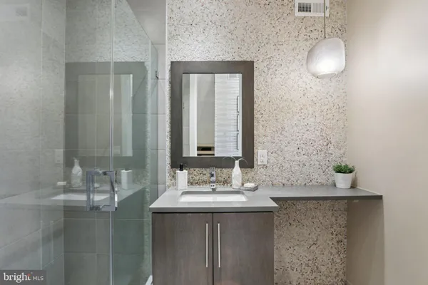 $3,390,000 | 207 South 22nd Street, Philadelphia, PA 19103