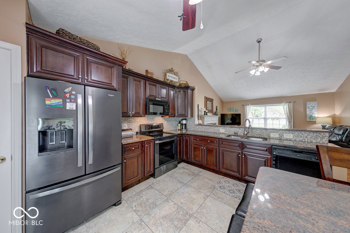 3025 Sable Ridge Lane Greenwood, IN 46142 - Photo 12 of 32 Gallery Image 12