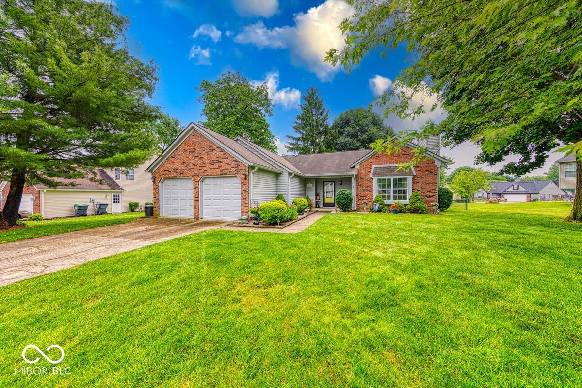 3025 Sable Ridge Lane Greenwood, IN 46142 - Photo 2 of 32 Gallery Image 2