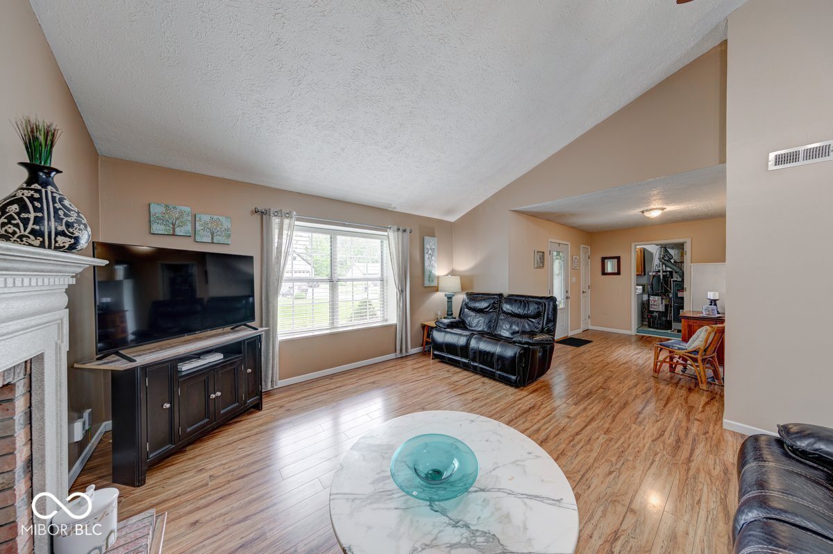 3025 Sable Ridge Lane Greenwood, IN 46142 - Photo 9 of 32 Gallery Image 9