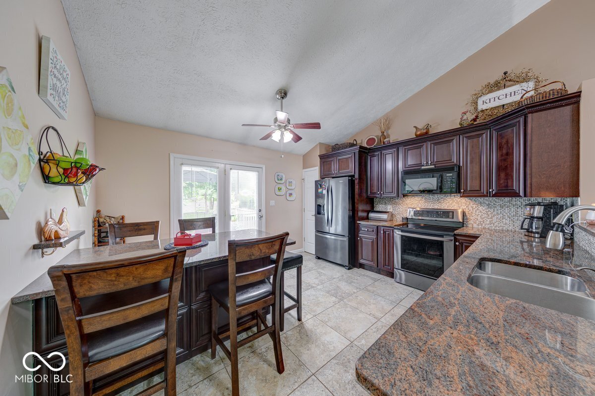 3025 Sable Ridge Lane Greenwood, IN 46142 - Photo 10 of 32 Gallery Image 10